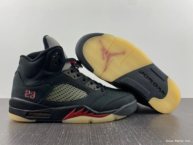 DR0092- 4001 Jordan SunProtective 5 Retro Off-Noir Gore-Tex 1028